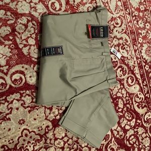 Izod Chino pants
